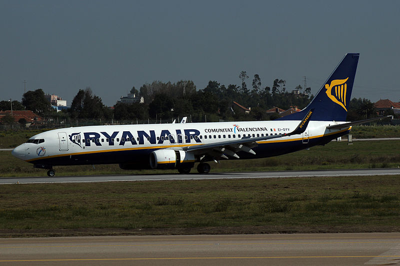 File:737 Ryanair EI-DYV 01.jpg