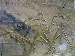 bas-relief du temple d'Abydos représentant Ramsès II et son fils ainé Amunherhepeshef, poursuivant un taureau