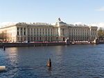 صرح الأكاديمية بني في 1764-89 إلى تصميم جان باتيست فالن دي لا موتي والكسندر كوكوريكوف.