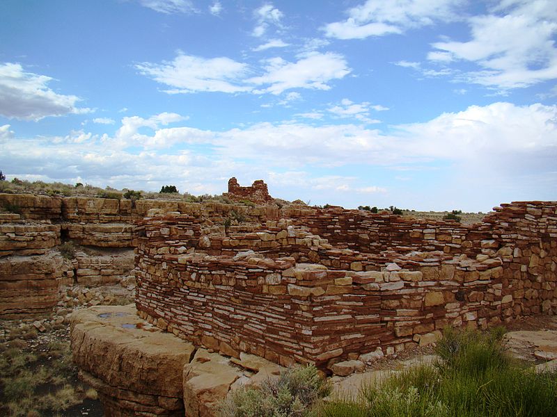 File:Addl ruins @ Wupatki's Box Canyon.JPG