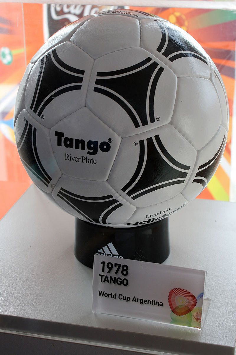 Cuánto pesa un balón de fútbol