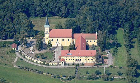 Aerial image of the Dreifaltigkeitskirche in Schwarzenfeld (view from the south)