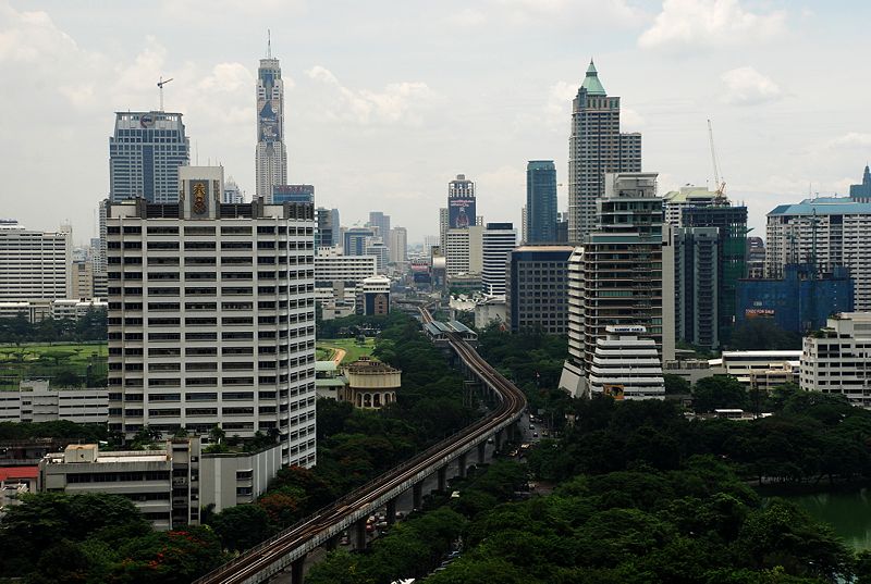 File:Aerial view of Rajdamri Road.jpg