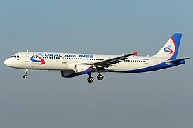 Airbus A321-211, Ural Havayolları AN1923426.jpg