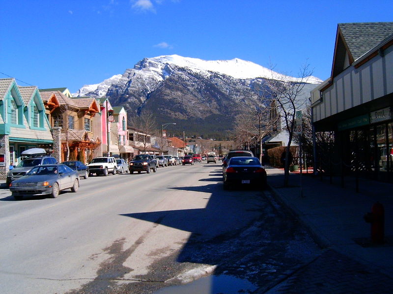 File:Albert Mainstreet Canmore looking east HPIM4263.JPG