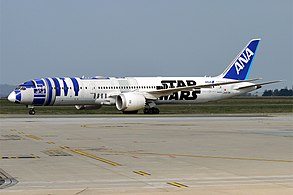 Boeing 787-9 Dreamliner dengan liveri Star Wars R2-D2