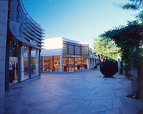 Americana Manhasset P-Plaza.jpg