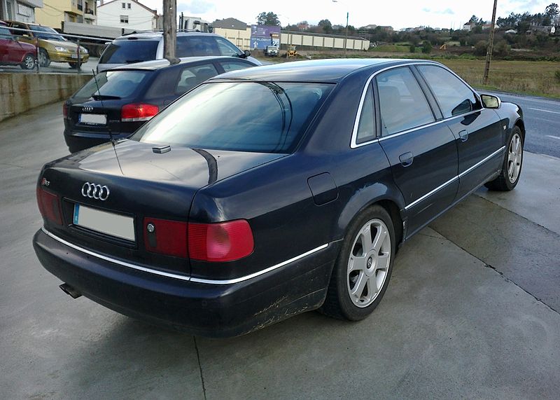 File:AudiS8trasera.jpg