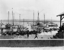 Boats docking around harbour in Baubau, 1920 Batar i hamnen. Buton, Sulawesi. Indonesien - SMVK - 000219.tif