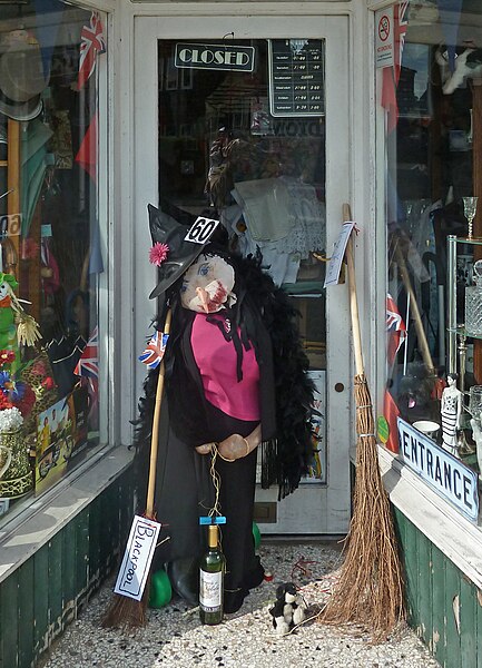 File:Baildon Scarecrow Festival 2012 15.jpg