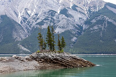 Danau Minnewanka ("Air Para Arwah" dalam bahasa Nakoda) merupakan danau yang terletak di dalam kawasan Taman Nasional Banff, Alberta, Kanada. Danau ini memiliki lebar 21 kilometer dan kedalaman 142 meter dan menjadikannya danau terlebar kedua di taman pegunungan Canadian Rockies.