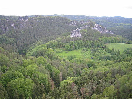 Bastei Amselgrund mit Amselsee, Lokomotive und dem Talwächter