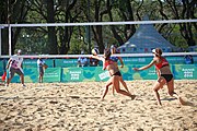 Deutsch: Beachvolleyball bei den Olympischen Jugendspielen 2018; Tag 8, 14. Oktober 2018; Mädchen, Achtelfinale – Bolivien-Puerto Rico 0:2 (18–21/18–21 ) English: Beach volleyball at the 2018 Summer Youth Olympics at 14 October 2018 – Girls Round of 16 – Bolivia-Puerto Rico 0:2 (18–21/18–21 )