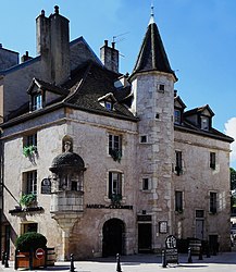 Beaune.- Echauguette d'angle de la Maison du Colombier