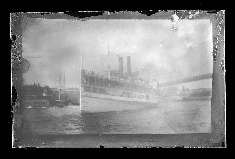 File:Big Steamboat Fulton Ferry, Brooklyn, New York, ca. 1885. (5832941003).jpg