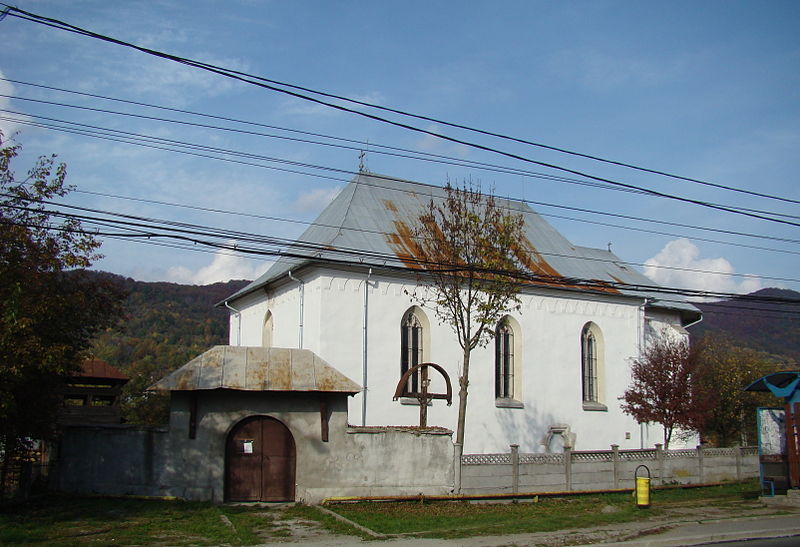 File:Biserica romano-catolica din Tautii de SusMM (2).JPG