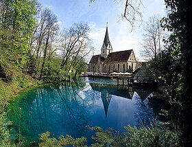 Kilátás a blaubeureni apátsági templomra