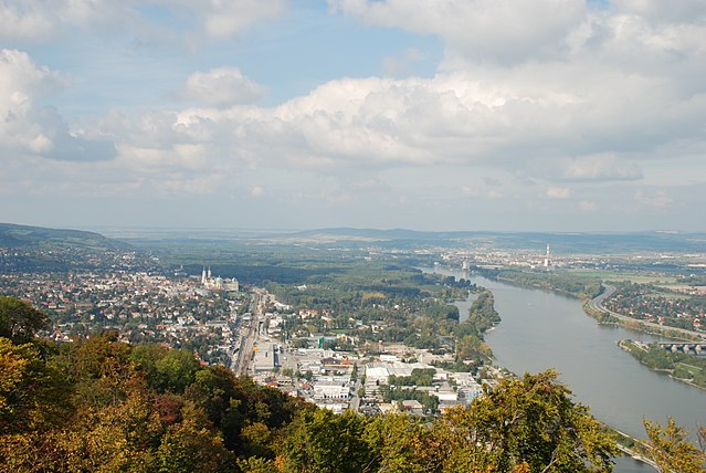 Klosterneuburg and Korneuburg (background), view from Leopoldsberg