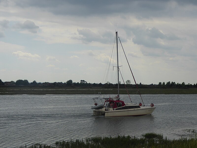 File:Boat on Hadleigh Ray - geograph.org.uk - 5458931.jpg