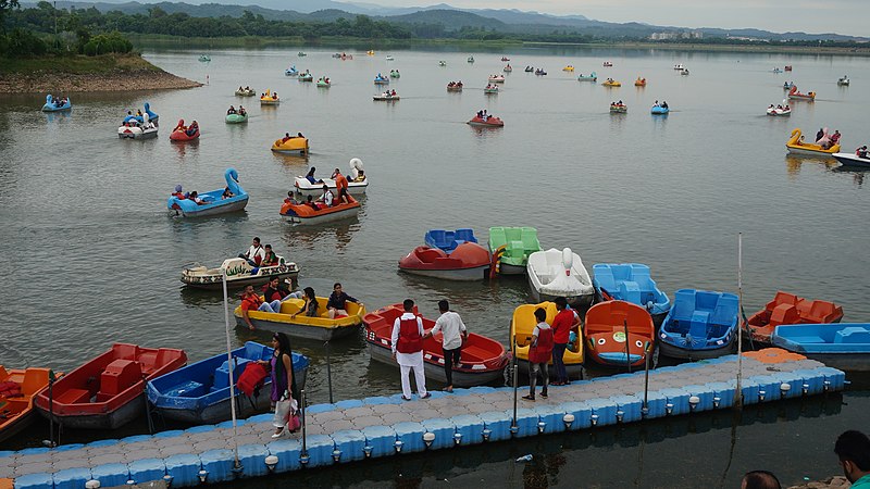 File:Boating in Chandigarh India 6.jpg