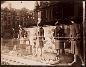 Bon Marché etalage gefotografeerd door Eugène Atget in 1926