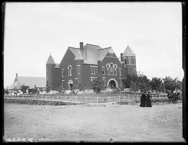 File:Broken Bow Courthouse ca.1900.jpg