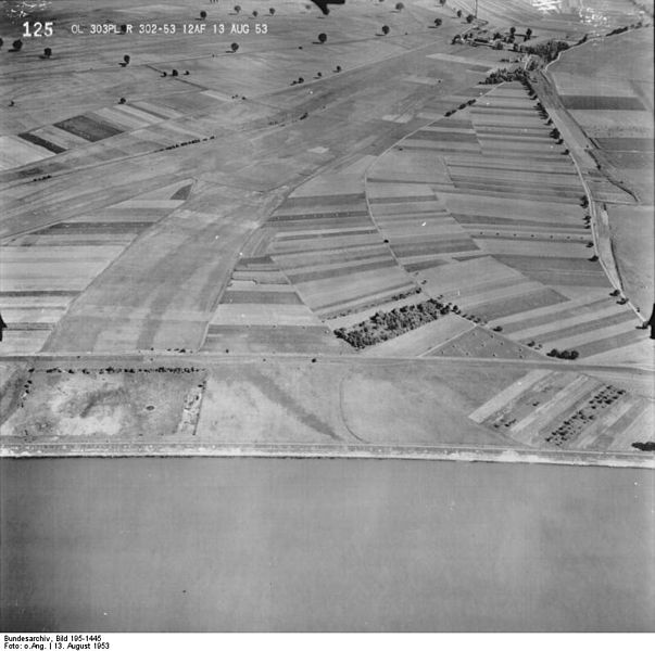 File:Bundesarchiv Bild 195-1445, Rheinbefliegung, Mannheim-Rheinau - Altlußheim.jpg