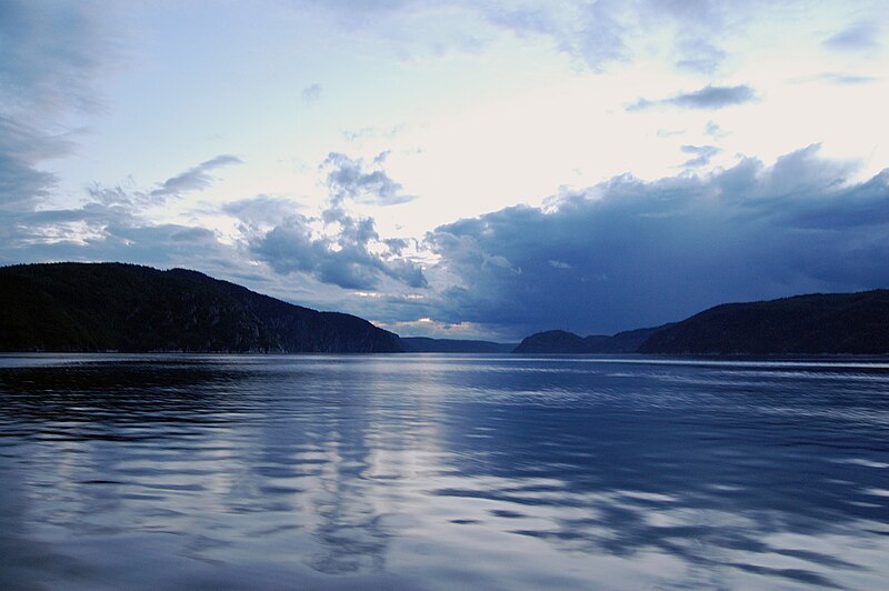 File:Cap de la Boule sur le Saguenay.jpg