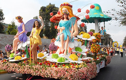 Carro Alegórico en Trujillo. Corso del 63° Festival Internacional de la Primavera