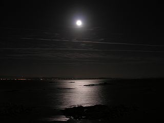 Vista nocturna da ría de Arousa