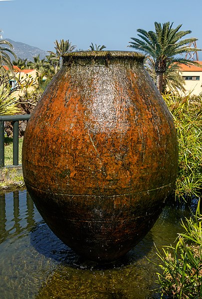 File:Ceramic fountain - Los Cancajos.jpg