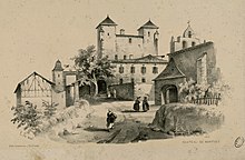 Schwarz-Weiß-Lithographie, die einen bergauf verlaufenden Weg zeigt, der zu einem gewölbten Eingang führt.  Im Hintergrund zeigen quadratische Türme eine Burg.