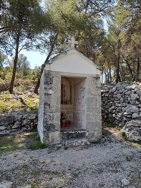 File:Chapel of St. Liberata in Vrbanj, island of Hvar, Croatia 20230412 01.jpg