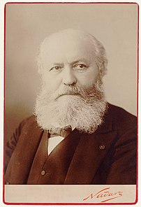 Charles Gounod photographié par Nadar, en 1890. (définition réelle 2 672 × 3 920)