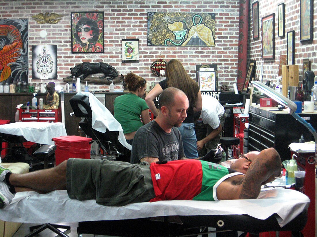 File:Chrisgarvermiamiinktattooing.jpg