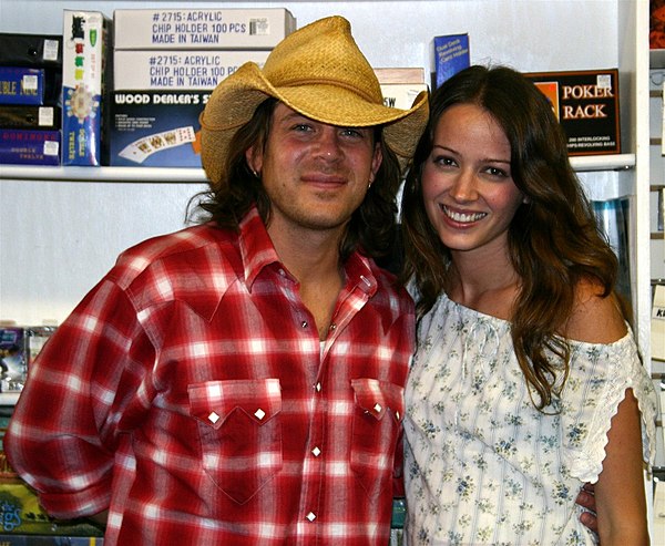 Kane with Amy Acker at a signing in Santa Barbara (2004)