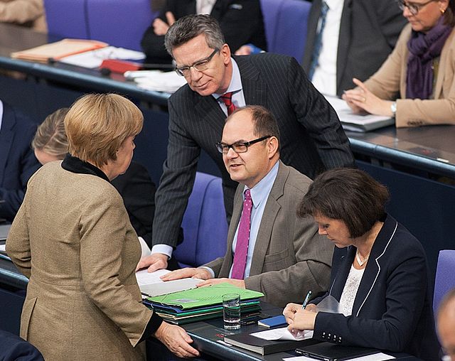 Schmidt with Angela Merkel and Thomas de Maizière, 20 November 2012