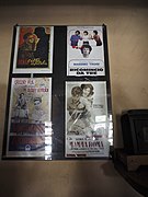 Quatre affiches de films encadrées.
