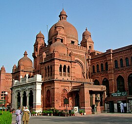 Close view of Lahore Museum.jpg