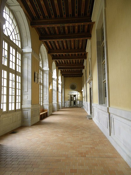 File:Couloir du parlement de bretagne - panoramio.jpg