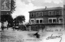 Crachier, la place en 1908, p 70 de L'Isère les 533 communes - photo Leblond, Bourgoin.tif
