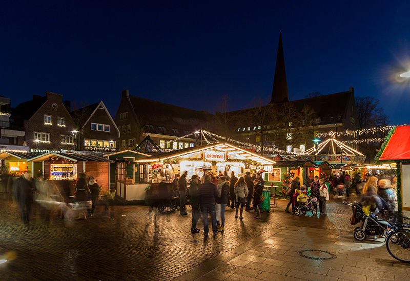 File:Dülmen, Marktplatz, Weihnachtsmarkt -- 2013 -- 5.jpg