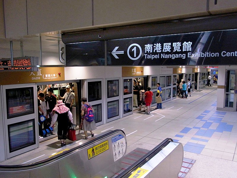 File:Dazi Station Platform.JPG