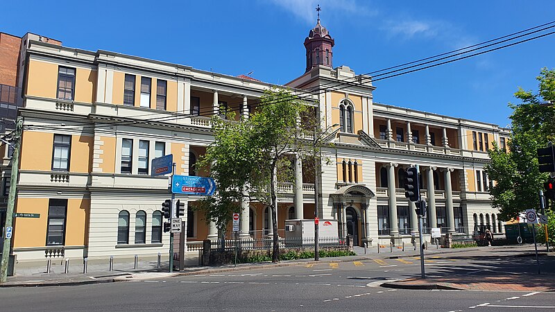 File:De Lacy Building, St Vincent's Hospital-Left view.jpg