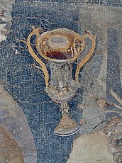 Detajl helenistične steklene posode iz mozaika Dioniza, ki jaha tigra
