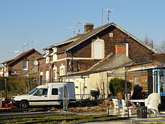 Des habitations groupées par quatre.