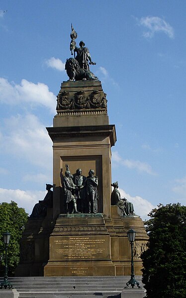 File:Denhaag monument onafhankelijkheid3.jpg