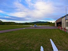 Diefflen, Glider-Flight-Area, Landed aircraft in front of the hangar DiefflenSegelflugplatzL1030044 (2).JPG