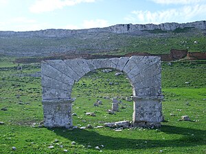 Djebel Gorra with the ancient arch of Kouchbatia