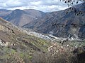 Поглед на селото Долно Косоврасти и реката Радика от Горно Косоврасти